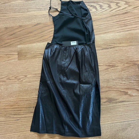 Lioness dress - Picture 4 of 5